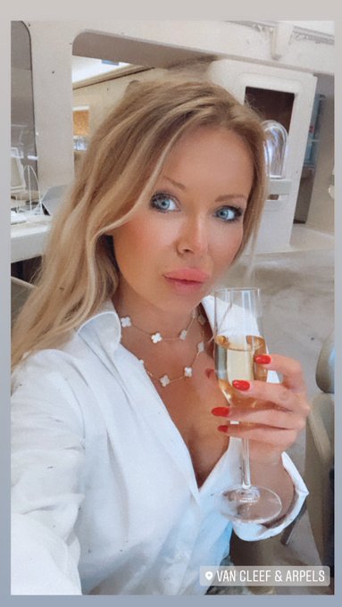 Your #misstres #deserve only the #best @vancleefarpels &amp; #champagne https://t.co/32gZCytcLe<a href="/tag/misstres"class="tags">#misstres</a><a href="/tag/deserve"class="tags">#deserve</a><a href="/tag/best"class="tags">#best</a><a class="tags" target="_blank" title="On Twitter" href="/?out=eyJ0eXAiOiJKV1QiLCJhbGciOiJIUzUxMiJ9.eyJpYXQiOjE3MjExNzkyODcsImlzcyI6InR3cG9ybnN0YXJzLmNvbSIsIm5iZiI6MTcyMTE3OTI4NywiZXhwIjoxNzUyNzE1Mjg3LCJyZWRpcmVjdF91cmwiOiJodHRwczovL3R3aXR0ZXIuY29tL3ZhbmNsZWVmYXJwZWxzIn0.cwnv7sWfmZGLQxIRY42N9LGJJjejkG0fuZ0Fc-Mi-1GoCZR2F0GL9_Jbip8FJVXN2_2mi16G7pw3y5CMv4Sc-Q">@vancleefarpels</a><a href="/tag/champagne"class="tags"><span>#champagne</span></a>