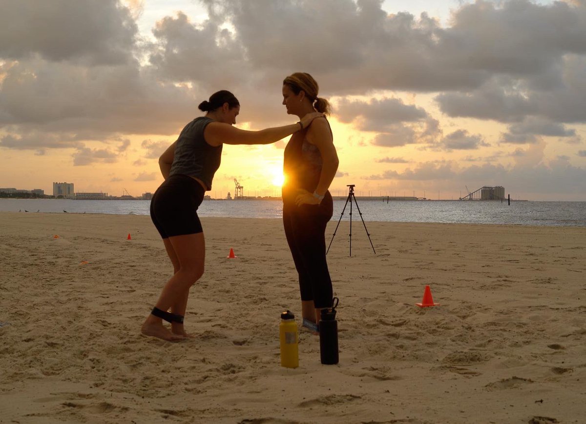 Such a great first week on the beach! Couldn’t make it? No worries - Join us every Tuesday &amp; Thursday morning from 6-6:45am at the Long Beach Harbor 👊🏼👊🏼👊🏼

📸🎥: @chasecaffey 

#sweatsunsand #trainlikeapro #beachworkout #beach #workout #gains #morning #sunrise #work #train #tone