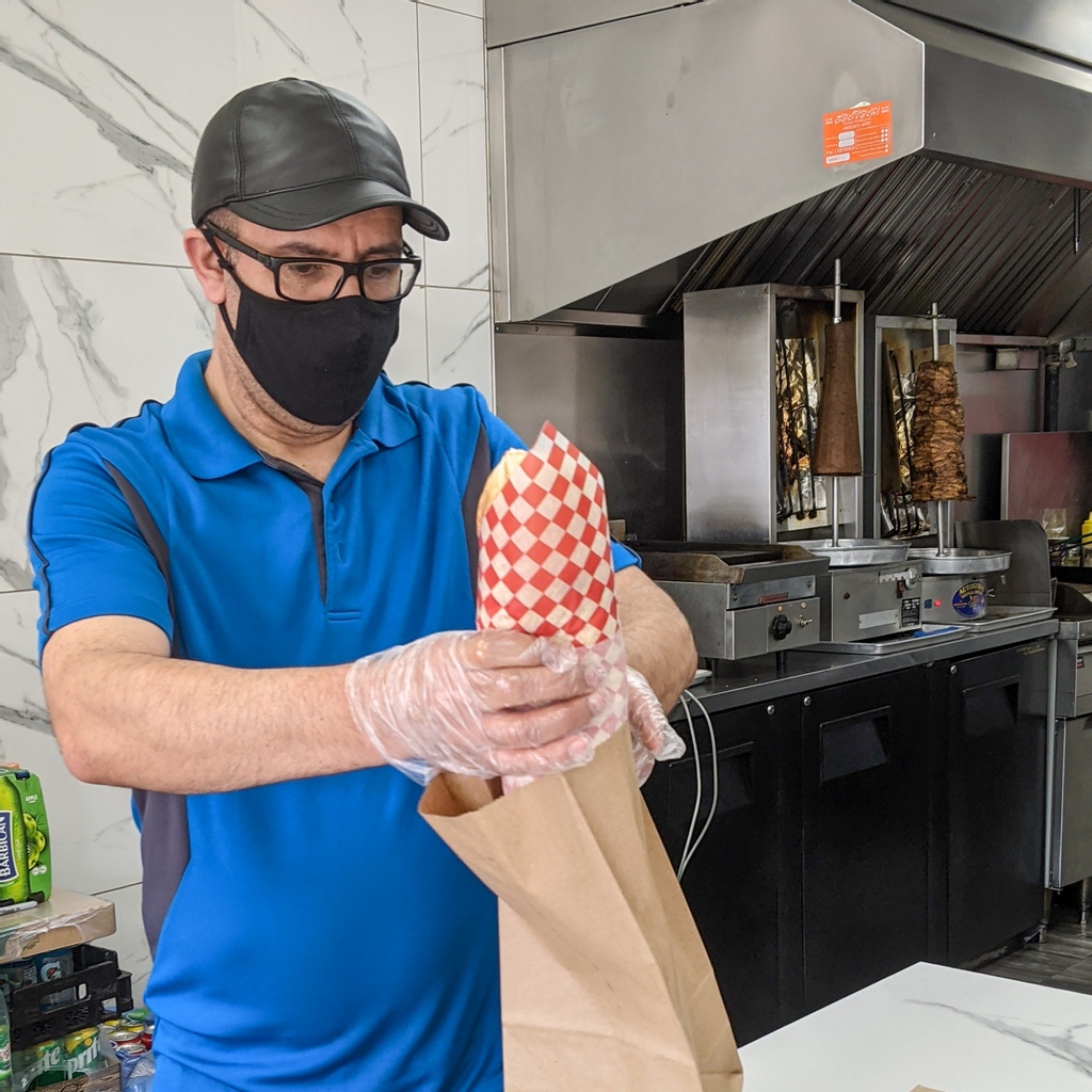 CHVillage's tweet photo. Sometimes we want to say, "skip the bag and place it straight into my hands" 🤤  @aleppo 

#youbelonginchv #crescentheightsvillage #crescentheightsyyc #crescentheights #yyc #calgary  #yyctoday #yycdonair #donair #shawarma https://t.co/ukKaMS0pSF