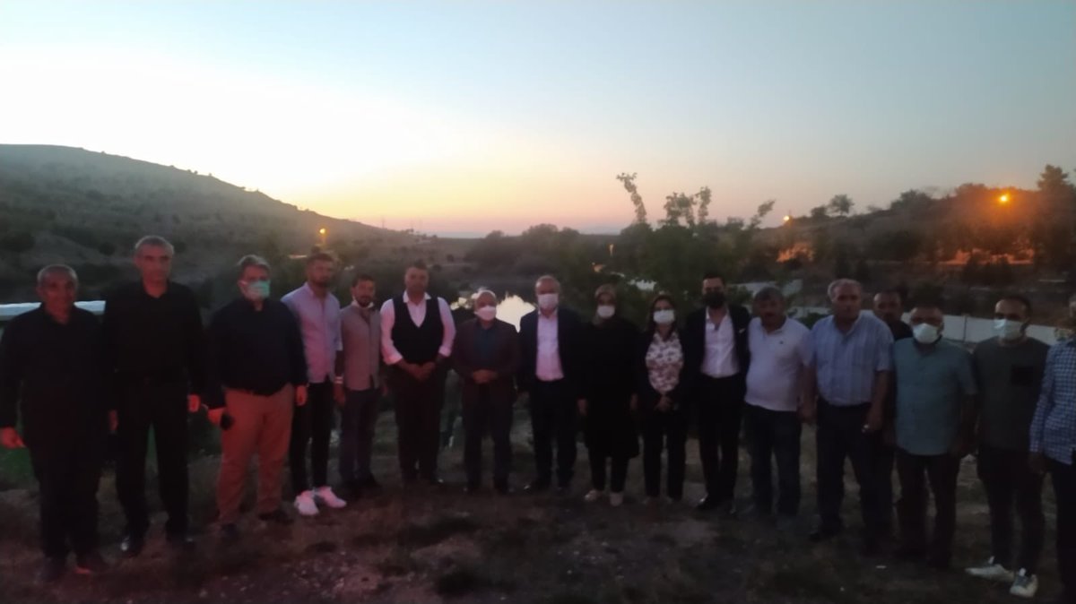 Akkışlamızda sabah saatlarında başlayan ziyaretlerimizi an itibariyle durum değerlendirmesi yaparak bitirmiş bulunuyoruz . Başta İlçe Başkanımız <a href="/parti_akk/">Ak Parti Akkışla İlçe Başkanlığı</a> ve Belediye Başkanımız <a href="/ayhanarslantr/">Ayhan ARSLAN 🇹🇷</a> ile yönetim kuruluna teşekkür ediyorum <a href="/RTErdogan/">Recep Tayyip Erdoğan</a>