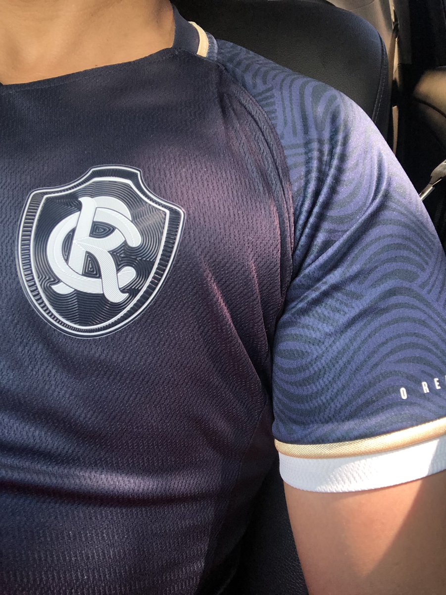 Não tem camisa mais bonita no futebol mundial! <a href="/ClubeDoRemo/">Clube do Remo</a> <a href="/SomosVolt/">Volt⚡</a>