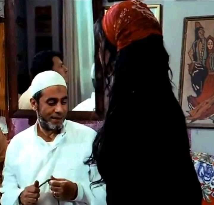 علي عيني اشوفك جاية قدامي و ابص بعيد
#احمد_كامل
#علي_عيني