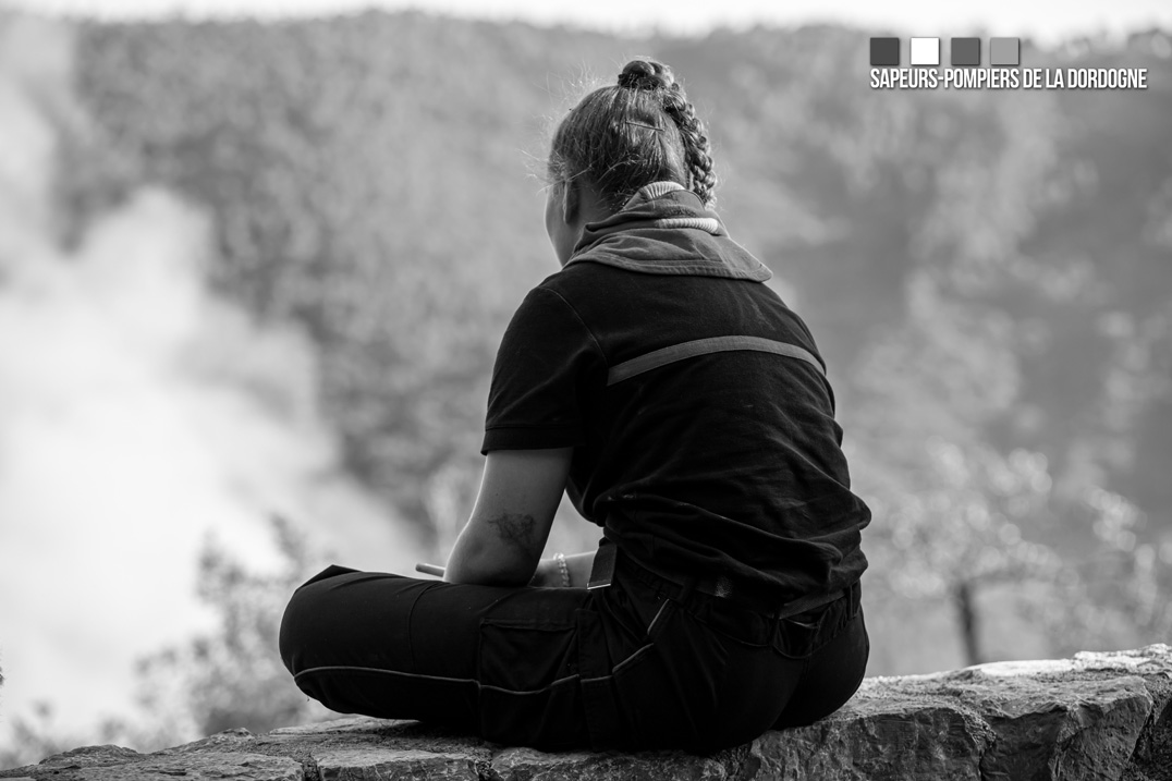 pompiers24's tweet photo. [EN IMAGES] Récupération bien méritée pour les femmes et les hommes engagés sur #feuforet #Gonfaron #Var #fdf2021
Photos @SmailRocco https://t.co/PMV45xy9n1