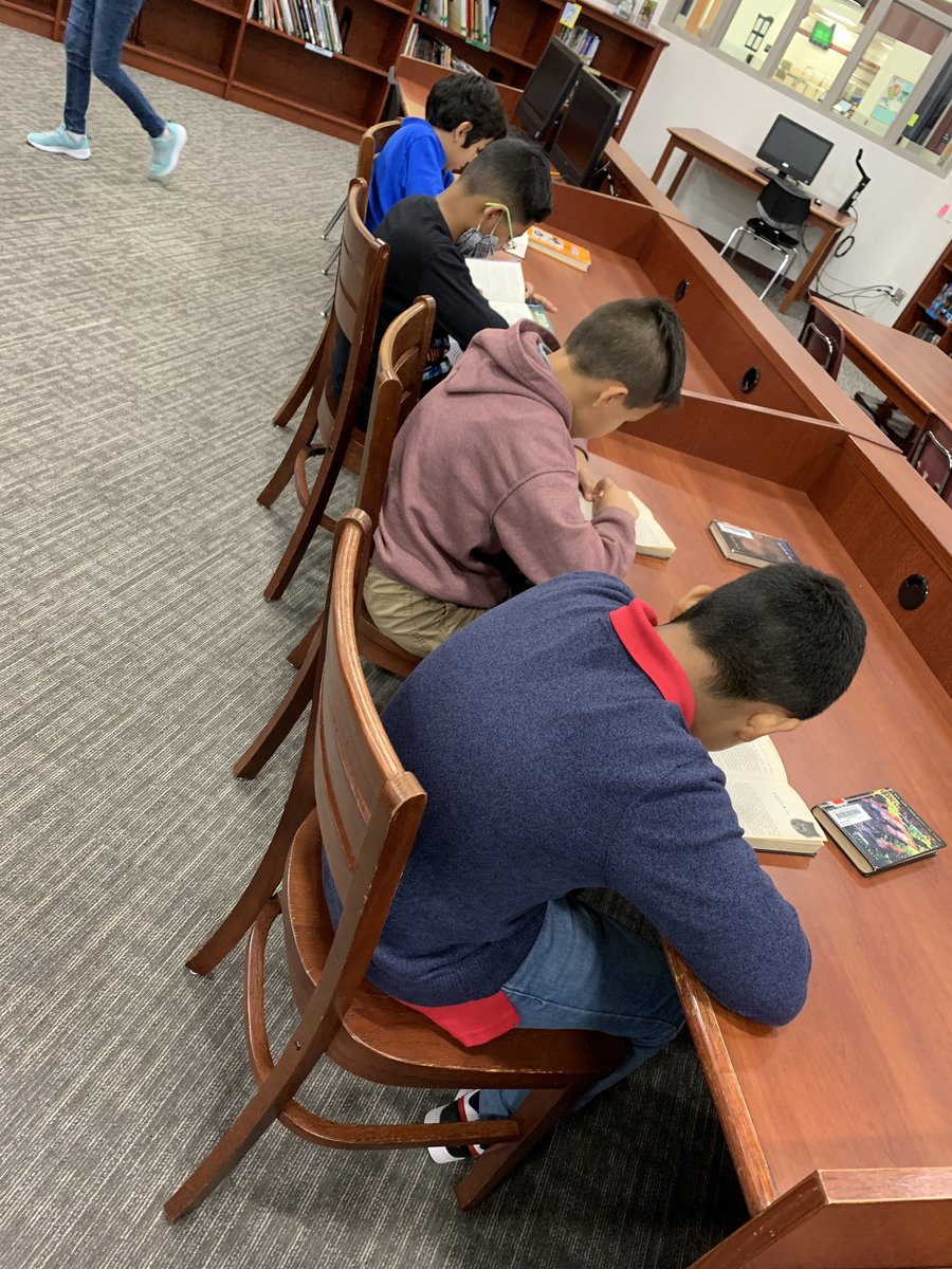 rhiajean's tweet photo. Is there really anything better than the first library checkout of the school year? @DraperPatriots @WylieISD @WISDLibraries #wylieisdlibs https://t.co/NsrH9GN0sL