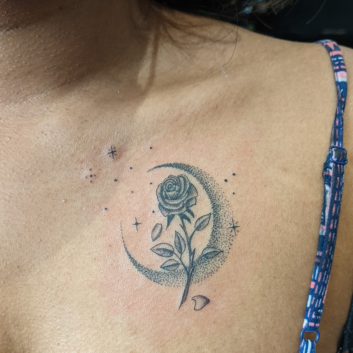 Even all the scars from your mistakes make up your constellation ✨🌌🌹

Got my first tattoo done by <a href="/EclecticInk/">Nadia</a> in Glasgow. Would highly recommend!
#tattoo #finelinetattoo #firsttattoo #constellationtattoo #moontattoo #rosetattoo #bts #loveyourselfanswer #loveyourself