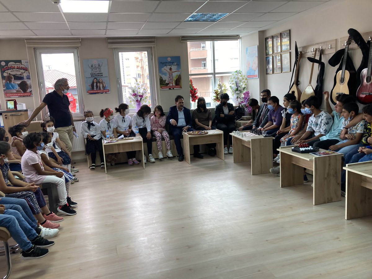 Yakutiye Belediye Başkanı <a href="/drmahmutucar/">Dr. Mahmut UÇAR</a> ASH İl Müdürlüğü çocuk hakları komitesini ziyaret etti.ASH İlMüdürü İlbaş,kurum bünyesinde çocuk hakları odasının açılışına verdiği destekten dolayı Uçar’a teşekkür etti. Çocuk Hakları Komite Temsilcisi Süleyman Tanas çalışmaları anlattı.