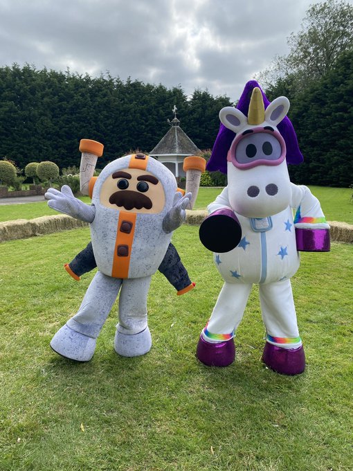RT @LydiaKayActor: Ubercorn is having a great time with Glitch, meeting people at @Hopfarm today! ☺️
@GoJetters https://t.co/PD61KGnbzx