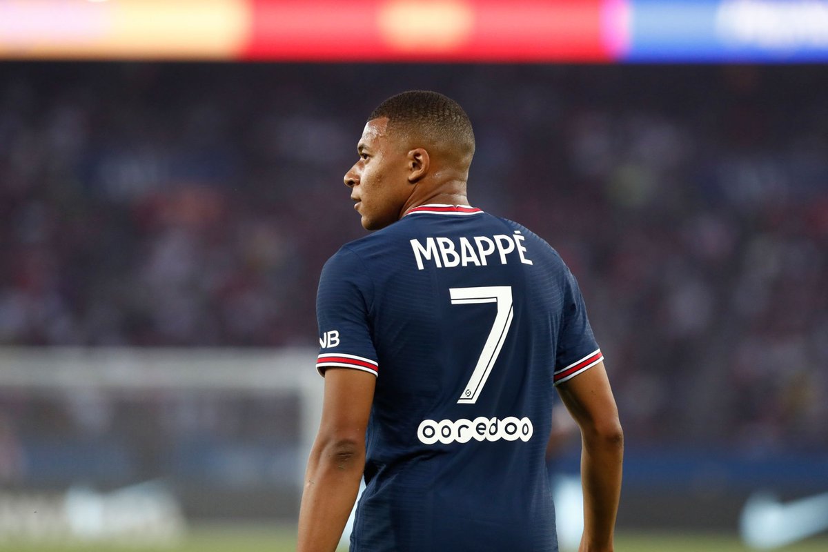 idextratime's tweet image. 🚨 BREAKING: Kylian Mbappe telah memberitahu pihak PSG jika dirinya ingin meninggalkan klub dan sudah memiliki kesepakatan dengan Real Madrid. 

Kesepakatan itu akan terjadi jika PSG bersedia untuk bernegosiasi dengan Real Madrid.

📄 @Sergivalentin_