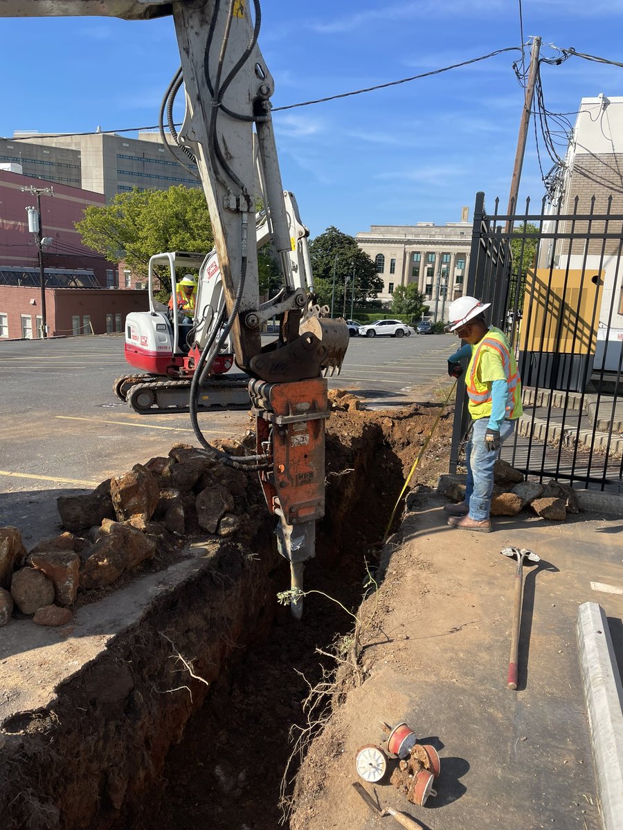 TheIcelandGuy's tweet photo. Day 4: Things are a little “rocky” today.  The hammer is being used to shatter rocks that the backhoe cant as we progress. Rain has been replaced by sun and heat. #701ETrade #realedge #CCS #deepedge #interconnection #carrierhotel https://t.co/FWBMhcgdoF