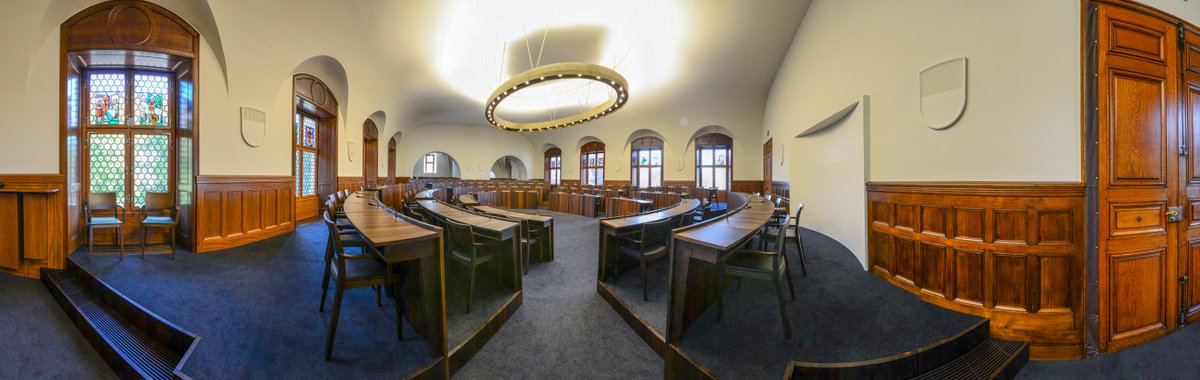 KantonSolothurn's tweet photo. Noch wirkt der Kantonsratssaal im Rathaus Solothurn leer und verlassen. Doch für die September-Session kehrt der Ratsbetrieb coronakonform «nach Hause» zurück. Während drei Sitzungshalbtagen werden 22 Traktanden auf der Tagesordnung stehen. 

https://t.co/nYRpCYWndc https://t.co/QGo0XjJzDG