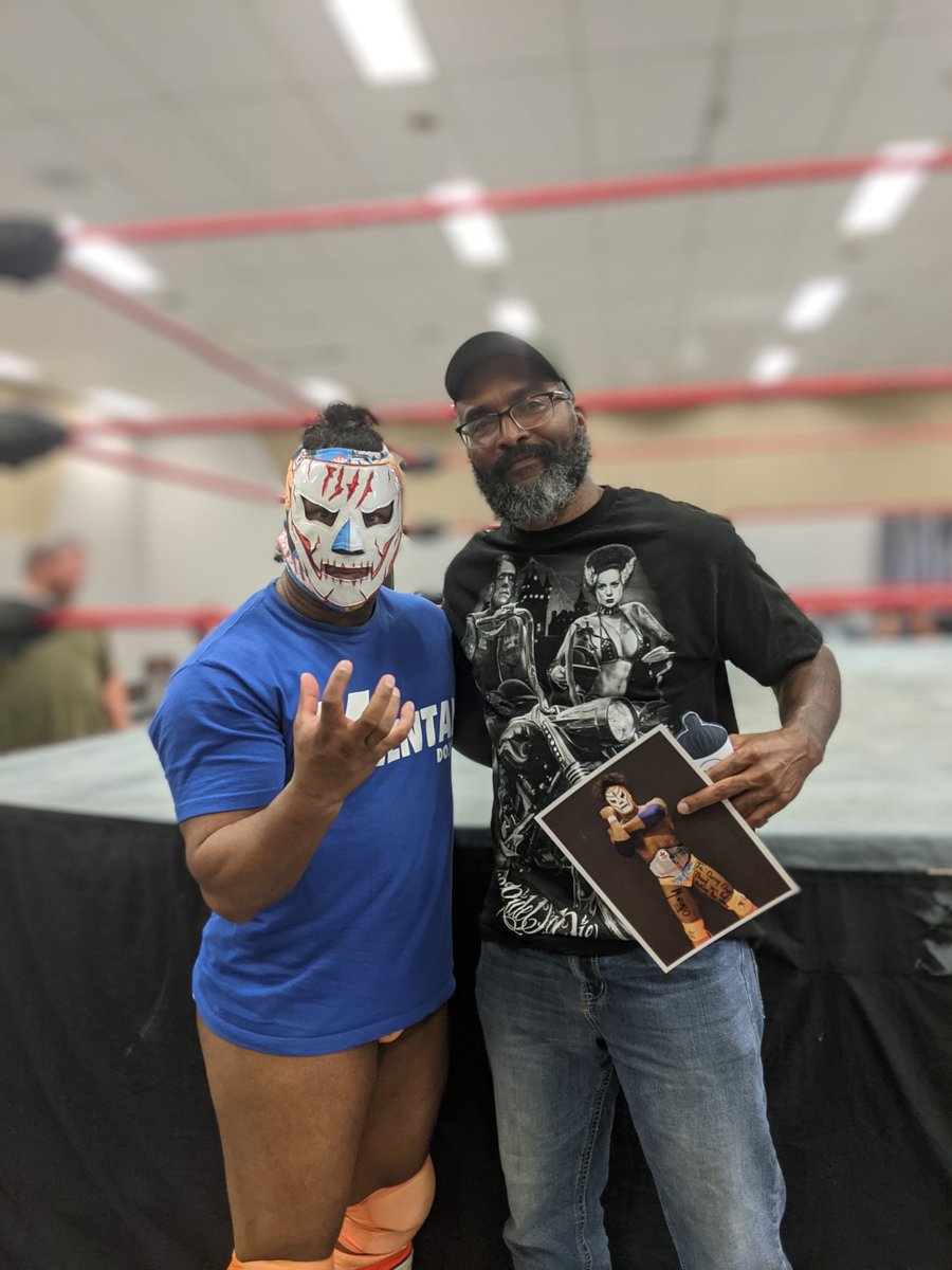 CoreyNine0HTWO's tweet photo. #ThursdayTribute Last Night's show in Prince Albert SK was Awesome. Sat Front Row at the Curtain. Thanks @CWEliteCanada @CrusherAj @HotshotDannyD #Mentallo @BeachRadioPA @nigelmaxwell https://t.co/MormAop98b