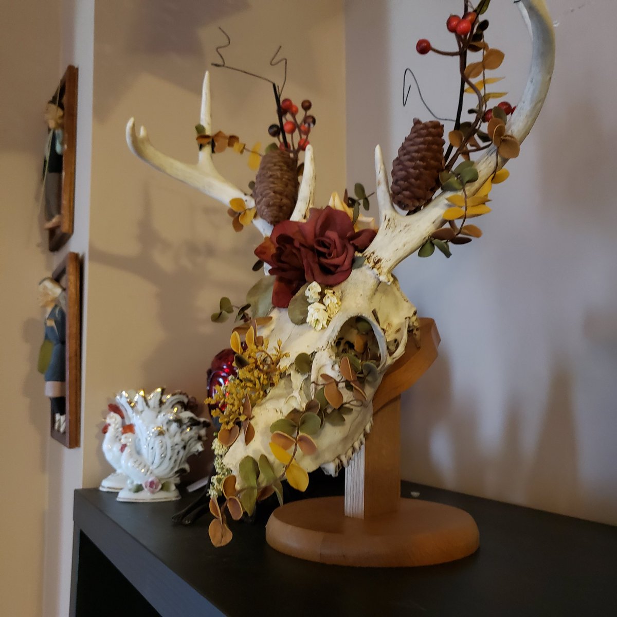 Skydark_64's tweet photo. Scavenged deer skull #floralart  #Deer https://t.co/XsgPESo6ud