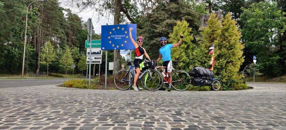 Op de fiets van Estland naar Rotterdam? Birgit en Tobias doen het. Ze zijn samen begonnen aan deze 2400 km lange fietstocht met een belangrijke missie: geld inzamelen voor het planten van bomen 🌳

Lees er alles over via ⬇️ #rotterdamopdíefiets 
cycling-for-more-trees.jimdosite.com