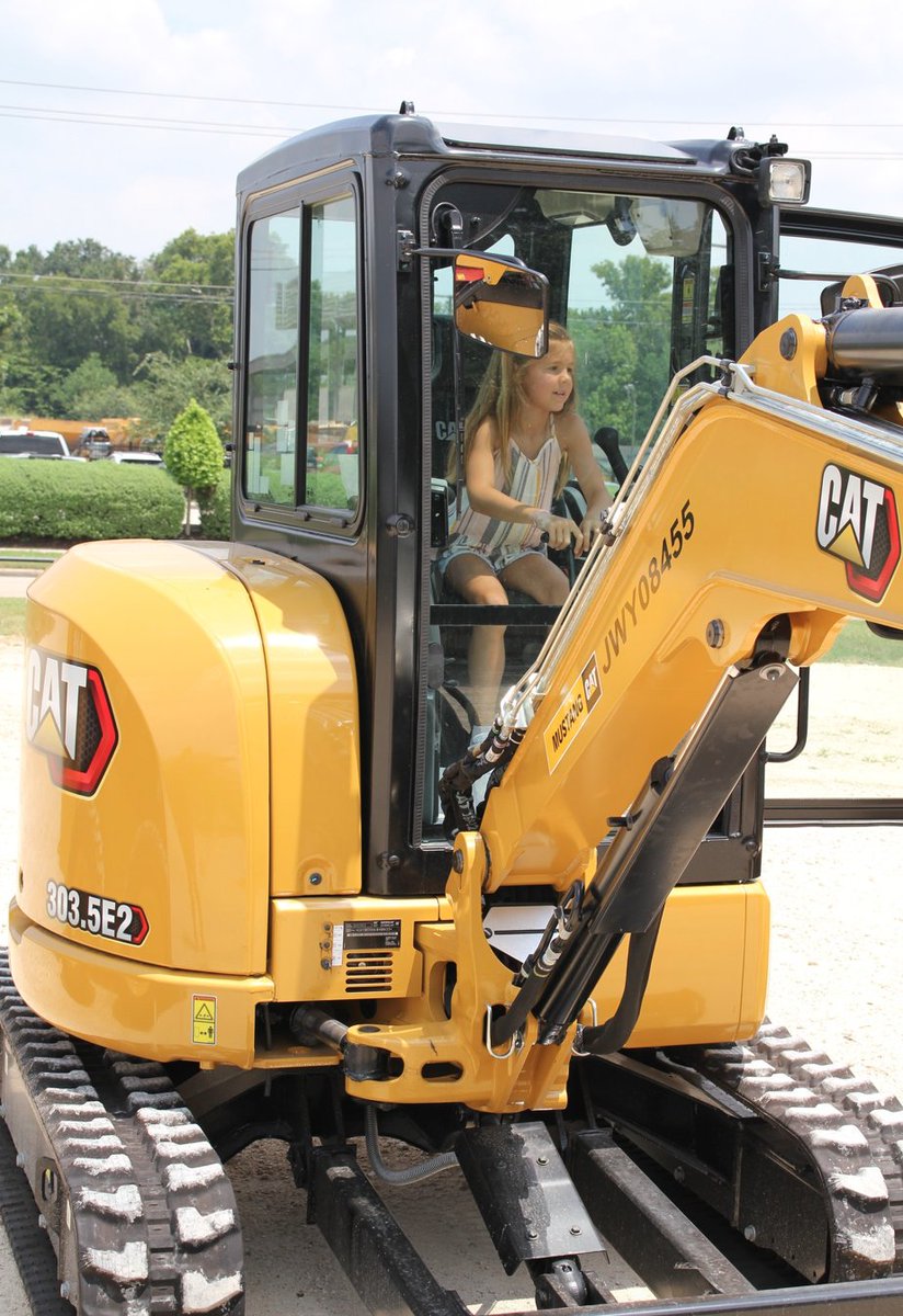 KatyMagazine's tweet photo. Get ready to live out your construction and digging dreams! Texas' first construction theme park, Dig World is coming to KATY. https://t.co/AkTZ7OnPyS #KatyTX #Katynews #DigWorld #familyfun https://t.co/eYj8lNkOil