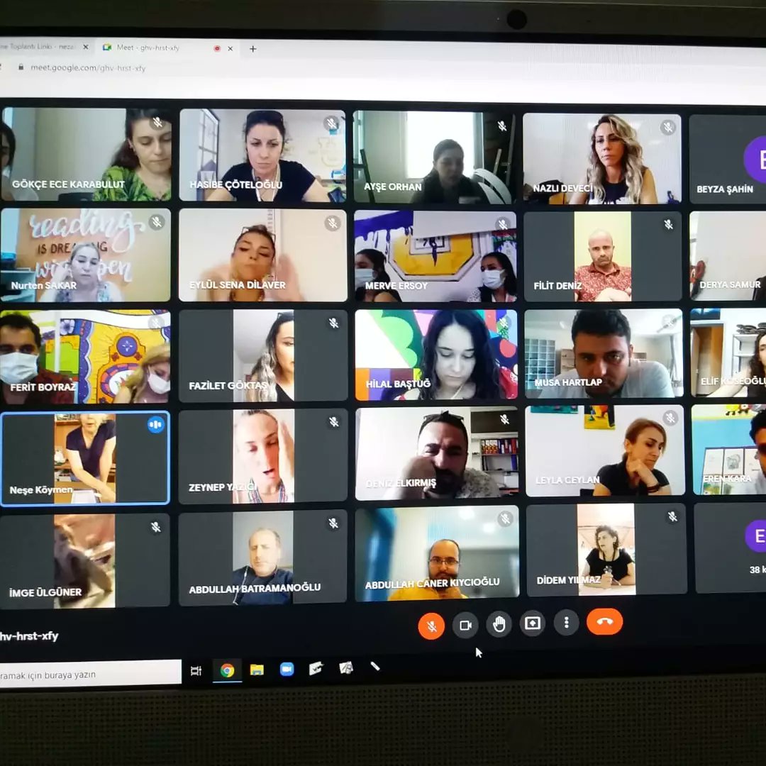 Bugün  Sn. Neşe Köymen hocamızla Türkiye geneli görsel sanatlar öğretmenlerimiz bir araya gelerek yeni uygulamalı teknik bilgiler edindik. Egitimi gerçekleştiren Neşe hocamıza  ve katılan tüm görsel sanatlar öğretmenlerimize teşekkür ederiz #turkiyeninegitimgucuyuz