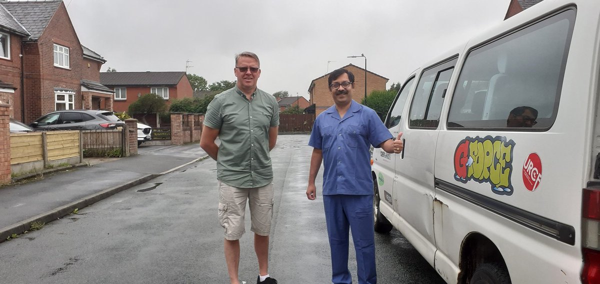 BroadheathKC's tweet photo. appreciate the good work of @GforceCommunity in providing free packed lunches for school aged children @TraffordCouncil @gmcvo #Broadheath #LeeAvenue
#Sewa #SelflessServiceForAll https://t.co/3ADFj9NmWF