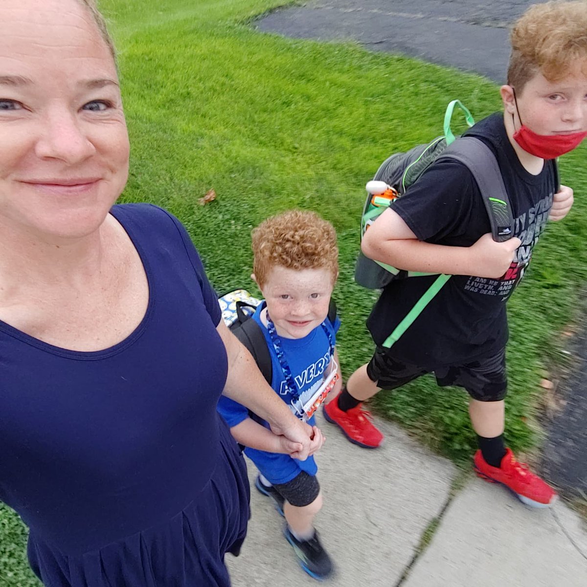 VickyBetz1's tweet photo. 1st day of school! Freshman, 5th, and K! I almost went into ugly cry mode. Thankfully chatting and coffee and donuts with other parents helped snap me out of it. I'm feeling blessed and looking forward to a great and busy year. #hcsd1 #davidsonwildcats #averygators https://t.co/S6gNyqMST7