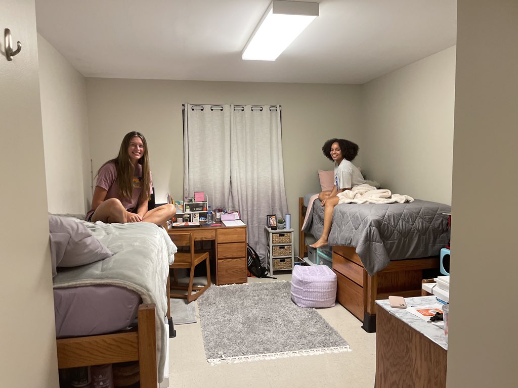 LindenwoodWBB's tweet photo. We are so excited to have our 5️⃣freshman and one of our sophomores all moved in! We can’t wait to have our whole team back on campus soon. 💛

#OneRoar https://t.co/r0Qmx5pYMM