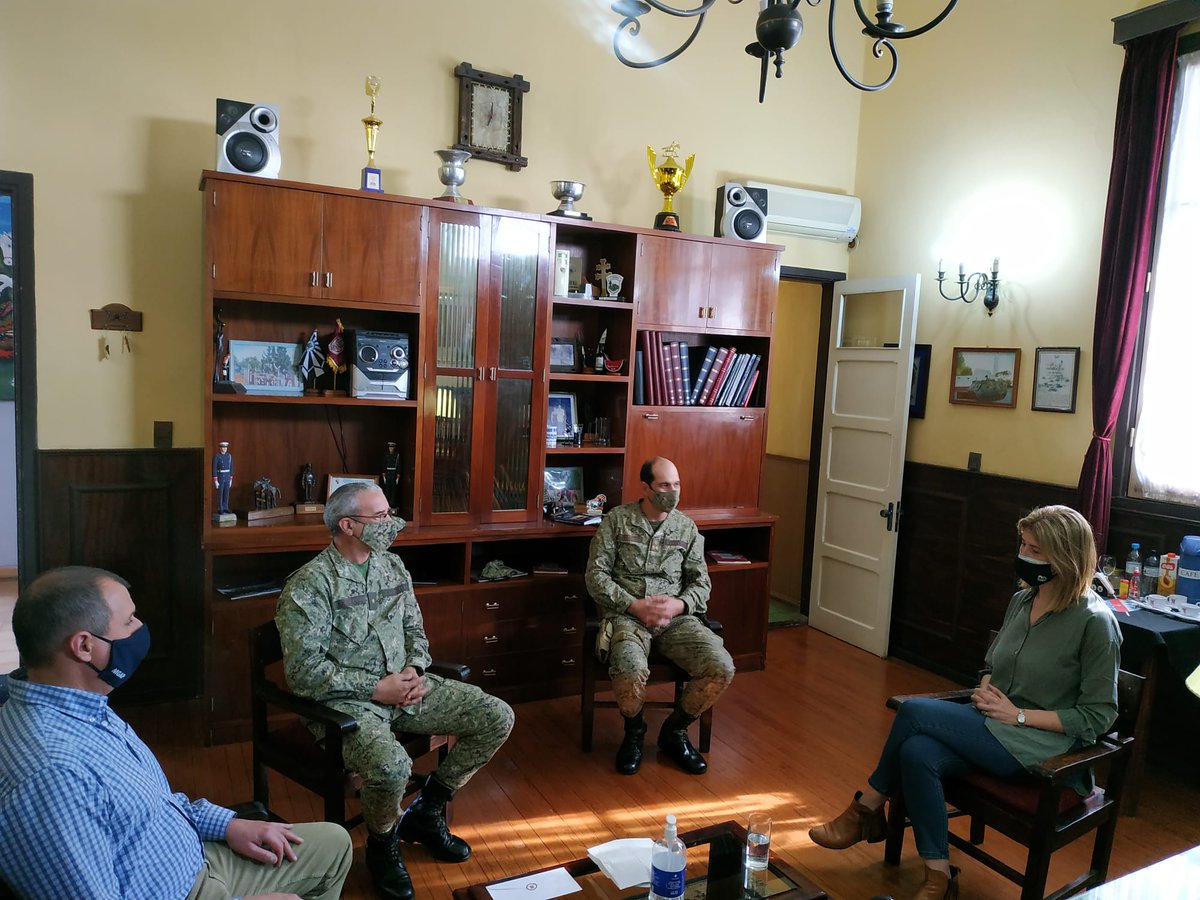 MGAPUruguay's tweet image. #AHORA la directora general @MGAPUruguay, @fmal37 y el gerente del #SIBAF, Andrés Salvo visitaron el Regimiento de Caballería Fructuoso Rivera.

Se reunieron con el Cnel. Luís F. Rodriguez y el Tte. Cnel. Alejandro F. Franco.