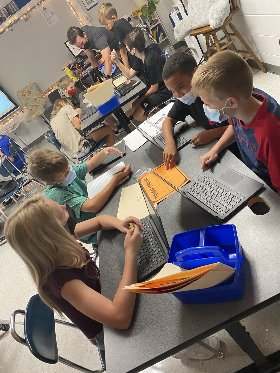 MrsPonchak's tweet photo. Second period is busting out of these review breakout stations. #BeRoyal #smartkiddos https://t.co/izhl9NKVZM