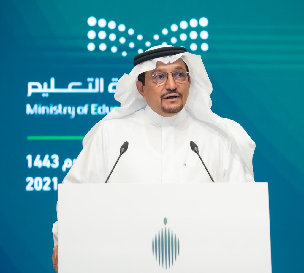 moe_gov_sa's tweet photo. #وزير_التعليم في #مؤتمر_التواصل_الحكومي ينوّه بدعم القيادة الرشيدة لقطاع التعليم واستمرار العملية التعليمية رغم جائحة كورونا.. 
ويؤكد أن الجميع شركاء في نجاح عام دراسي استثنائي.. والدراسة حضورية لمن أكمل جرعتين
https://t.co/rIW22BzcLS https://t.co/u9gusMoIfq