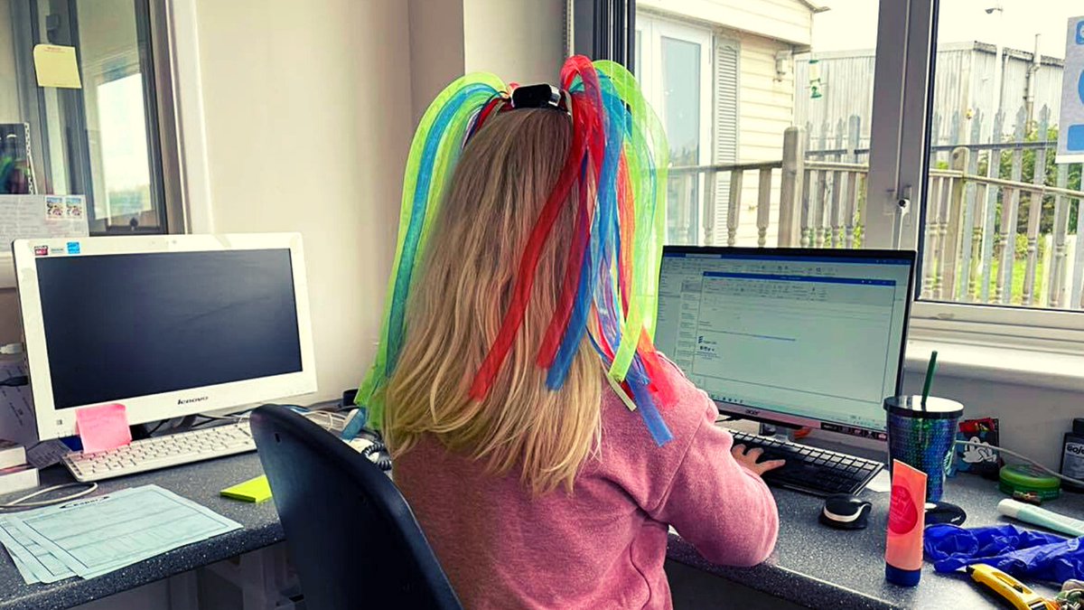 Our Rebekah is psyching herself up for tomorrow’s 15-mile Midnight Walk in aid of St Luke's Hospice Plymouth! Here’s the link if you would like to sponsor her: justgiving.com/fundraising/re…
#stlukeshospiceplymouth #midnightwalk