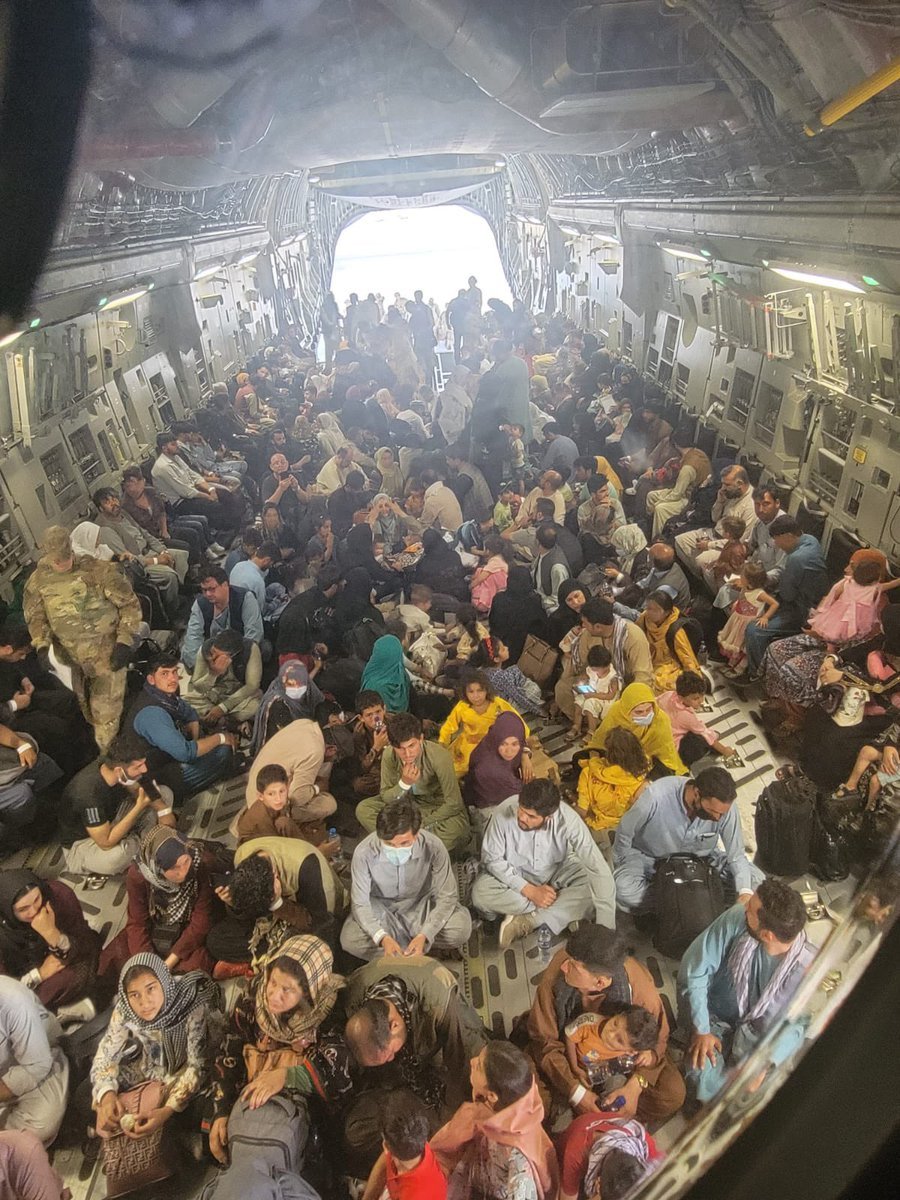 vcdgf555's tweet image. What the inside of a C-17 looks like departing #kabulairport lately.
Seating on the side. Less crammed. Enough room to lie down if need be. People look tired, yes, but the faces signal relief.
Our USAF aircrews are doing a fantastic job. Well done.