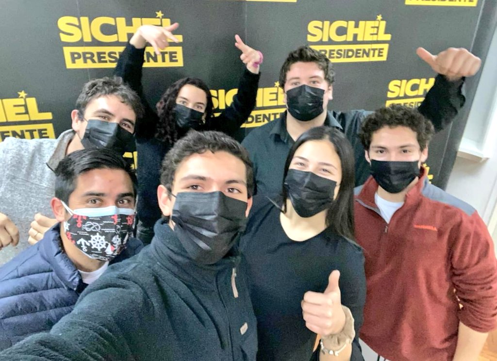 pridemocrata's tweet image. Nuestro presidente de la @juventudes_pri @ManuelJaraV asistió a una nueva reunión de los @JovenesxSichel . El compromiso es total para la próxima elección presidencial junto al candidato @sebastiansichel
#SePuede