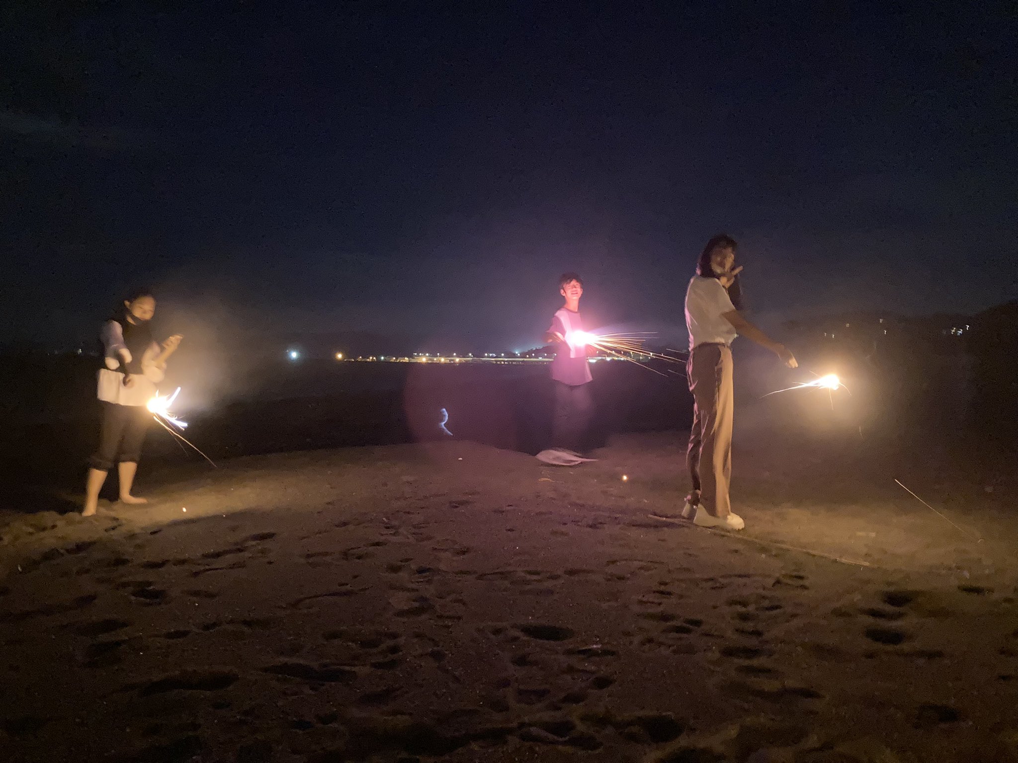 無気力 夜空見ながら花火して 焼きマシュマロ 恋バナは無かった ホントに高校生 青春したかったなー 高校生 青春 海 月 花火 非リア T Co Lhdb3l3gs9 Twitter 無気力 夜空見ながら花火して 焼きマシュマロ 恋バナは無かった ホントに高校生 青春したかったなー 高校生 青春 海 月 花火 非リア T Co Lhdb3l3gs9 Twitter