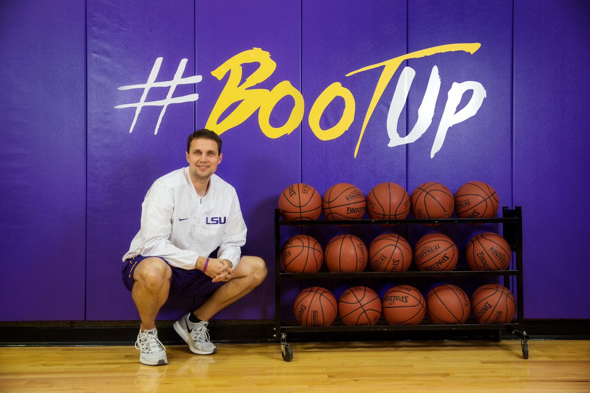 WhistleStopPod's tweet photo. S2:E1 features @LSUBasketball 🏀Coach Will Wade. Listen here➡️ https://t.co/5eEHizP7u8 - Thanks to @JPStoney1 for sponsoring the podcast! #LSU #BootUp 🐯 https://t.co/pB5evmrXvr
