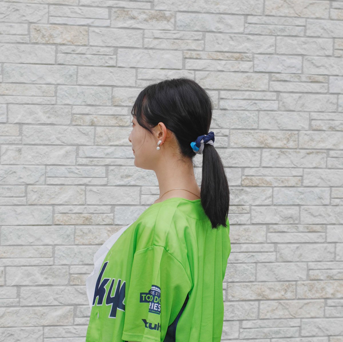 embassador2021's tweet photo. 「野球観戦をもっと楽しく」を合言葉に活動する野球好き女子のコミュニティ・NFB【@nfb_baseball】が提案する #球場コーデ× 燕バサダーのコラボ企画第二弾👗💚

2021TOKYO燕プロジェクトin東京ドームで配布される燕パワーユニホームを使った球場コーデをご提案します！✨

https://t.co/DoDqHtlvAs https://t.co/6rdKuZZnbH