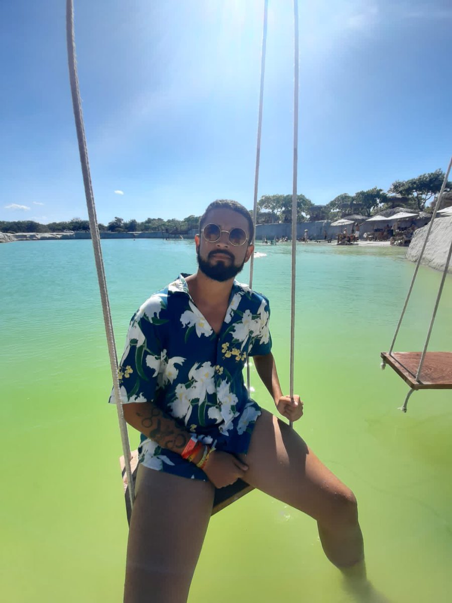 RenanOliveira06's tweet photo. Sol e mar ✌🏼#buracoazul #gaymen #gaysrio https://t.co/IuEWrHw8rd