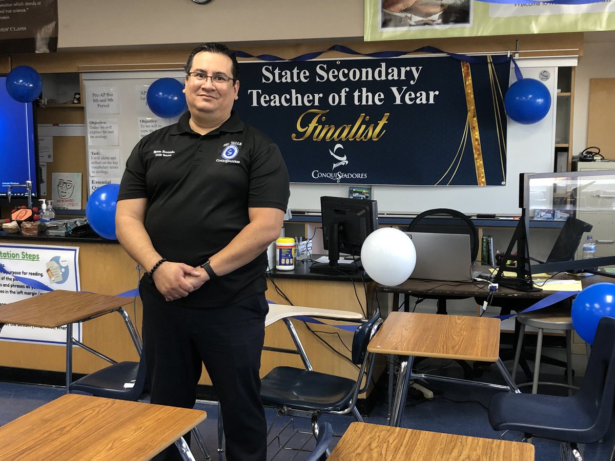 DVHSYISD's tweet photo. Congratulations @R_Benavides2 State Secondary Teacher of the Year Finalist! #OFOD #ItsWhatWeDo #WeAreOne #THEDISTRICTofChampions #WeDeliverExcellence #ReconnectingRebuildingResponding @ysletaisd https://t.co/W9ljsgjZb2