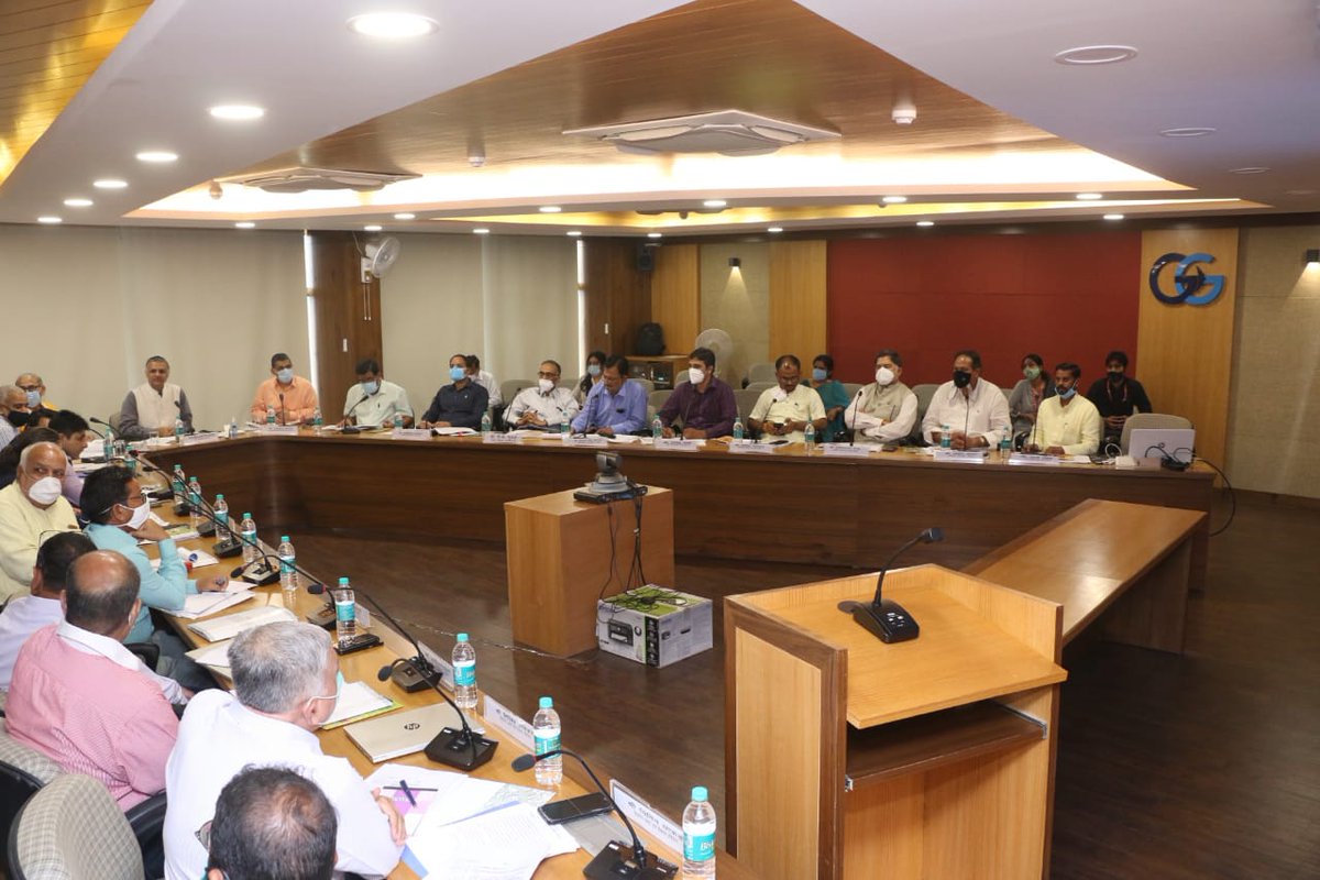 AIGGPA's tweet photo. Vice-Chairman, AIGGPA Prof. Sachin Chaturvedi chaired a follow-up meeting on 'Devaranya' (AYUSH-based livelihood enhancement scheme for tribal areas). Government officials, academicians, industry representatives and CSOs participated in the meeting @Sachin_Chat #Devaranya #AYUSH https://t.co/VDnJA6wcln