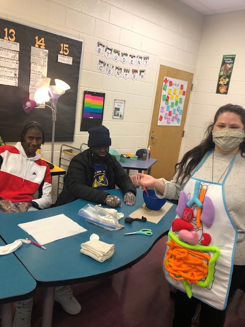 HCS_HHSCTAE's tweet photo. Lots of hands-on learning going on today at @HHS_HCS  in Ms. Hatcher's class!  Students are learning about how food moves through the digestive system and how these organs actually work :)  #ctaeignites #ctaeinspires #ctaedelivers @CTAE_HCS @pricefamily21 @mmhuffman22 https://t.co/iKFEOxRNGg