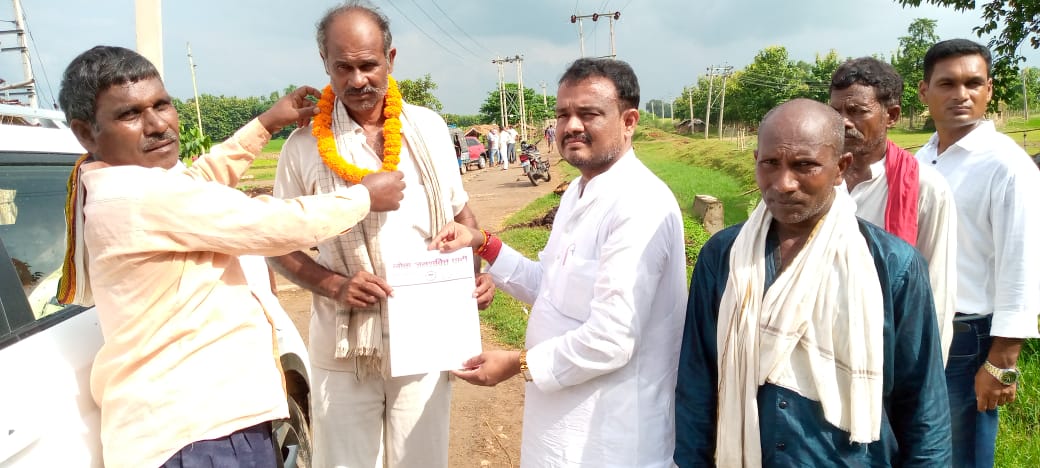 lojpa_singh's tweet image. आज केसठ प्रखंड के रामपुर में आशीर्वाद यात्रा की तैयारी को लेकर बैठक संपन्न हुईं। जिसमें विभिन्न दलों के दर्जनो नेता लोजपा की सदस्यता ग्रहण की।
@iChiragPaswan @LJP4India @bajpaiadvocate @LjpPranab @LJPsanjay @rajutiwari1997 @SaurabhMsPandey @hulaspandeyljp