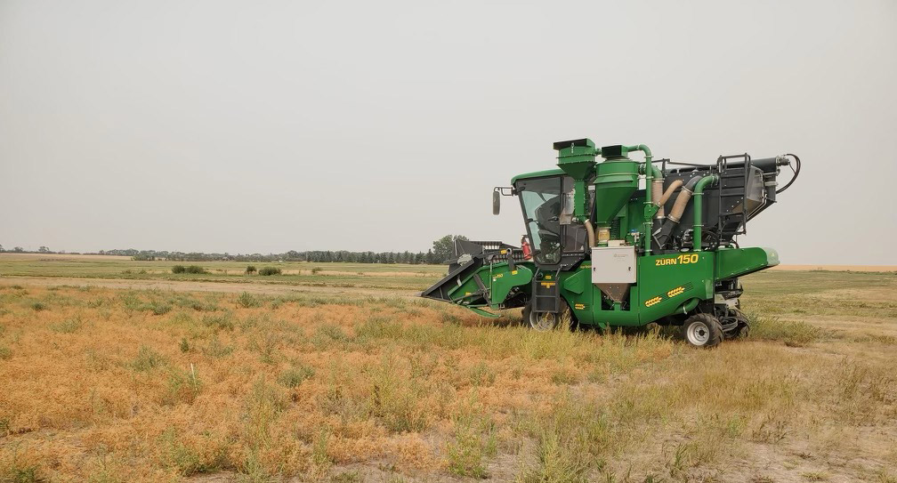 The staff at our Hanley site, one of three FMC Research Stations in Canada, is breaking in our new plot combine this week. Good thing we’re not harvesting 12,000 acres with this combine!
 
We are dedicated to providing Canadian farmers with Canadian research.