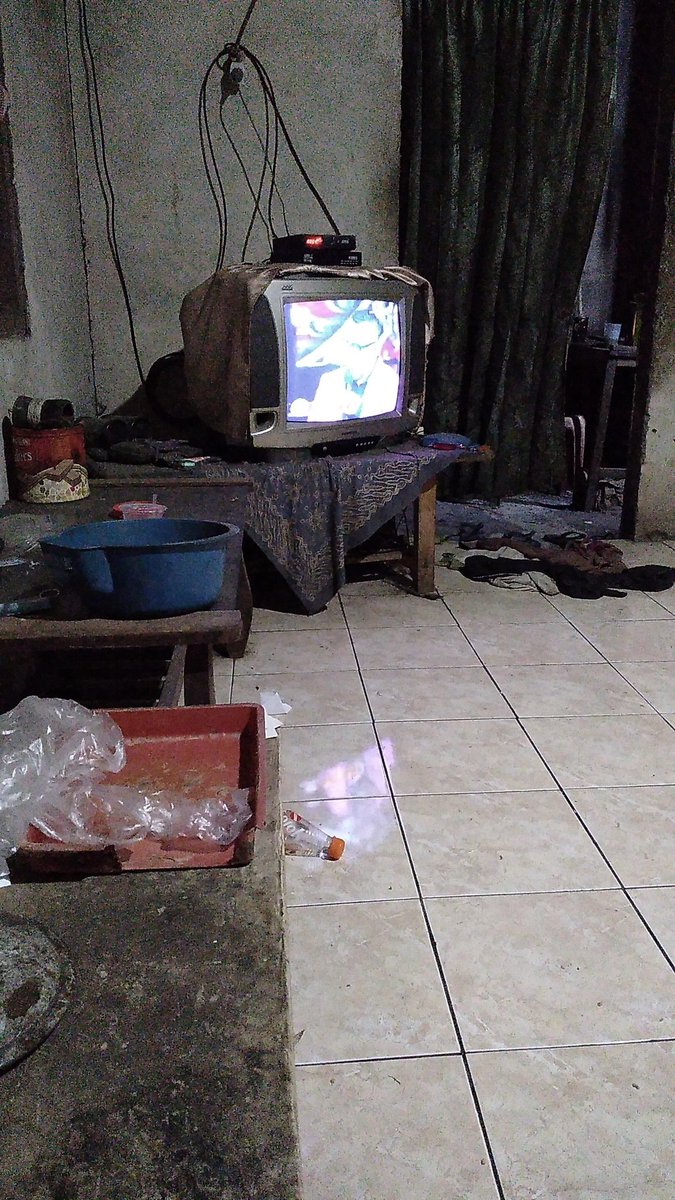 anomano03397249's tweet photo. Nonton di rumah suasananya bikin uwuwu

#RaraLIDASosmedAward2021 https://t.co/tUoyWymeww