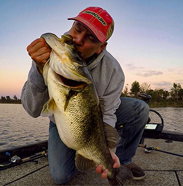 BassFanNews's tweet photo. In today's Dock Talk, Joe Balog highlights just "How Feider became one of the best." Click https://t.co/iXkTVvifa0 for Balog's column now! See the latest from Wisconsin MLF too!
#Bassmaster #AOY #BassFishing #SethFeider #Fishing #Hawg https://t.co/aSZduyUeJo