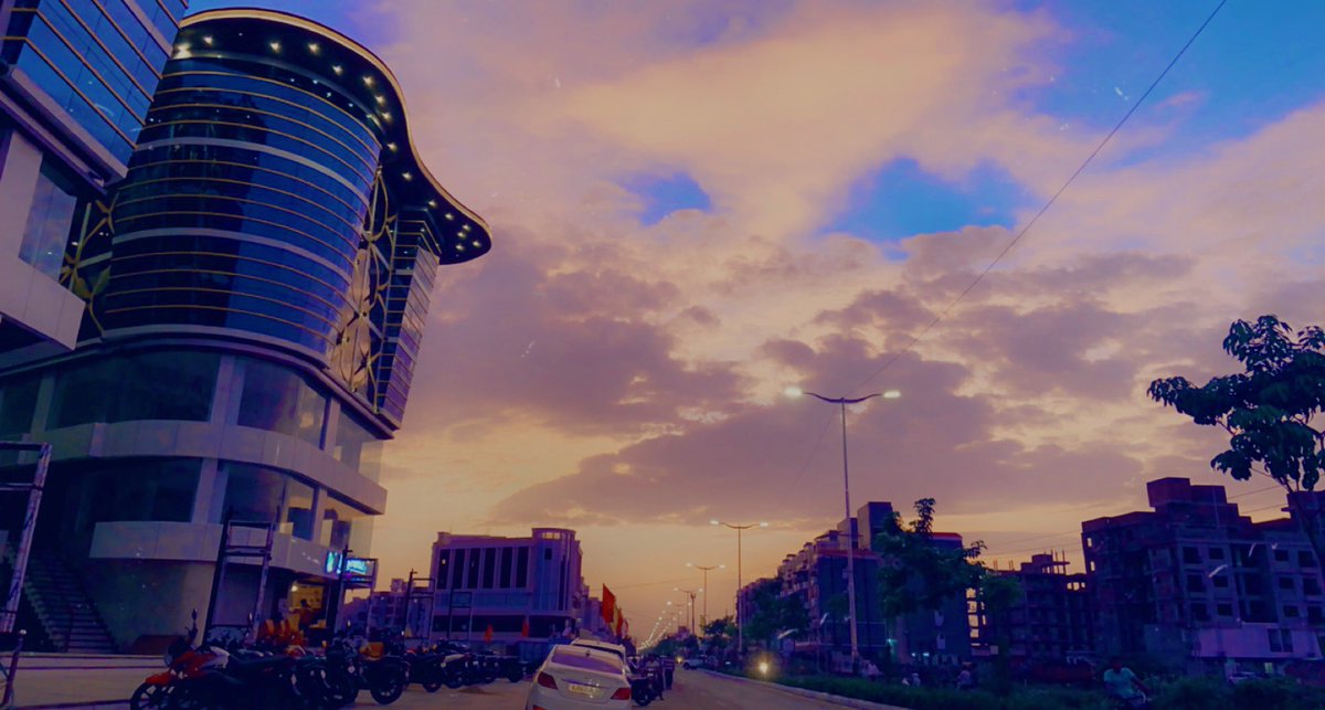 miti2210's tweet photo. #WorldPhotographyDay
#CityofDreams #Eveningvibes #photography #NaturePhotography https://t.co/inpLpkNwbd