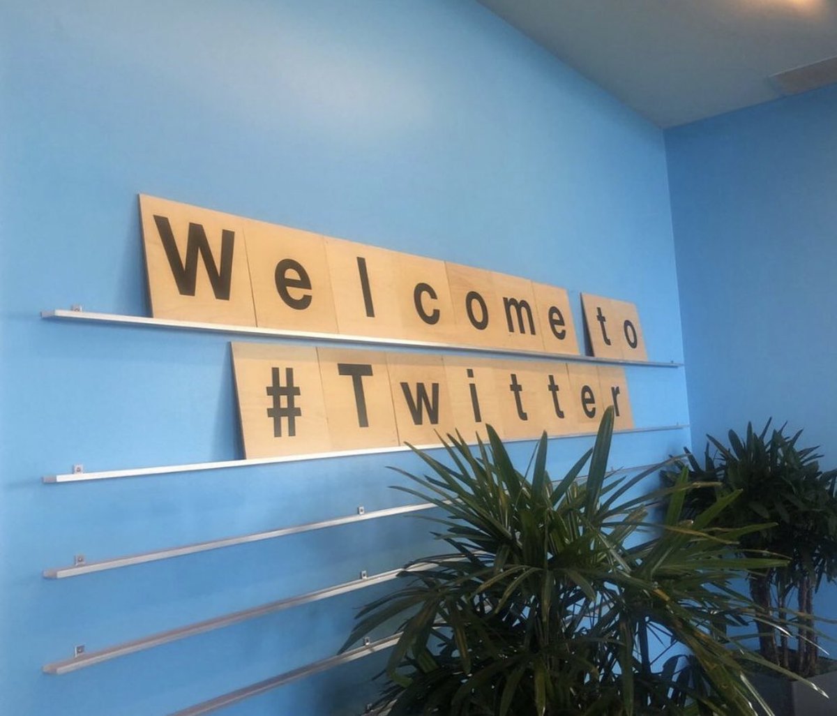 the_kathyo's tweet photo. ✌🏻 years ago @aefalconi messaged me on LinkedIn about an opening on her team and here we are. T W O years of hard work, amazing people and countless learnings. Time flies when your having fun and doing great things 🙌🏽 #LoveWhereYouWork#Twitterversary https://t.co/E49GRHkXuv