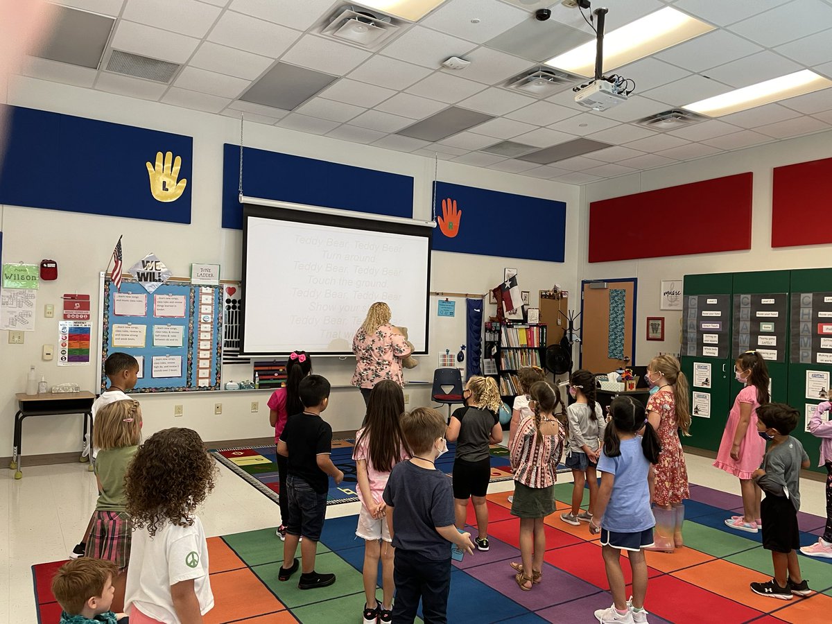 Noble_HCISD's tweet photo. Falcons are having a great morning at PES! @pflugerfalcons @drwrighthays https://t.co/OzPXPZmzkW