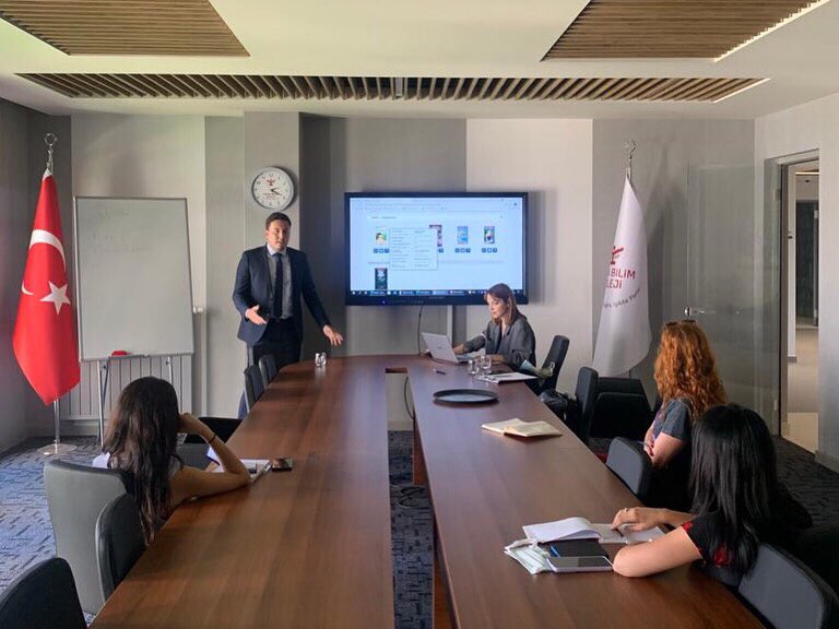 Globedteam's tweet photo. Globed ekibi olarak Türkiye'nin tüm şehirlerinde öğretmenlerimizin yanındayız! 👩🏻💻👨🏻💻 #Globed #GlobedTeam https://t.co/xqkUSrryUD