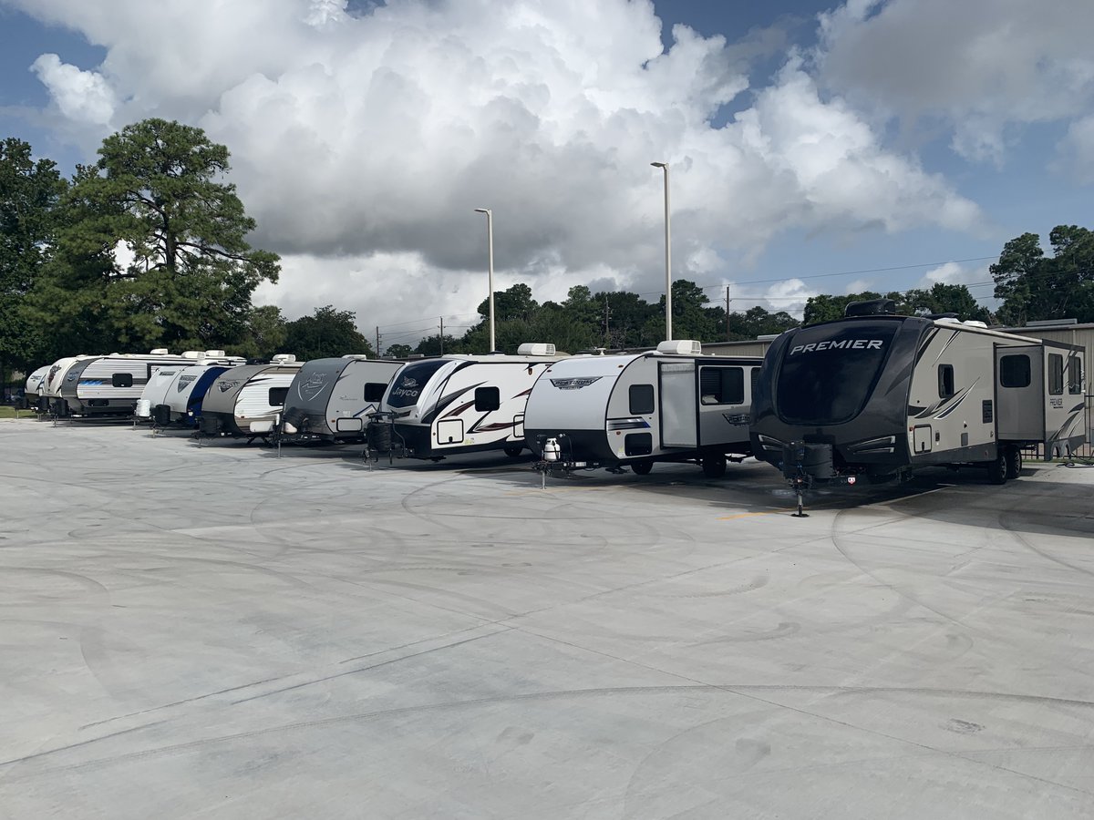demontrondrvhou's tweet photo. Budget shopping for an RV? DeMontrond RV has many pre-owned Motorhomes, Travel Trailers, and Fifth Wheels to fit within your needs and budget. Check out our inventory online to find the RV that fits you #wesellfun #rvlife #adventureawaits #getstuckoutside
https://t.co/Wanf6zehFz https://t.co/mEPMW58dWm