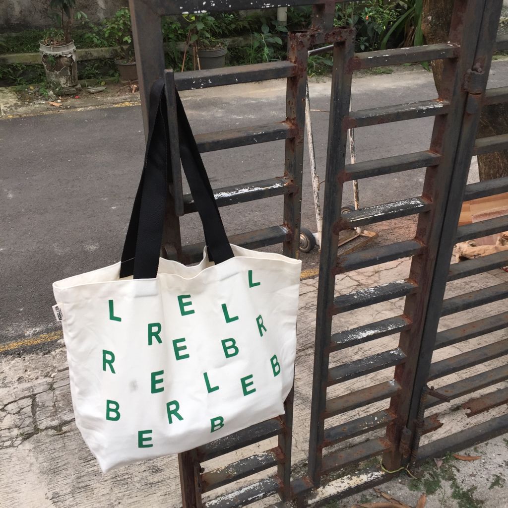 febriwisda's tweet photo. @midiahn Titip promo MangOts.. yuk di-totebag-an supaya keceee.. murmer 99k aja. IG: rebellionstore 👌👌 https://t.co/i5xiRMpvuK