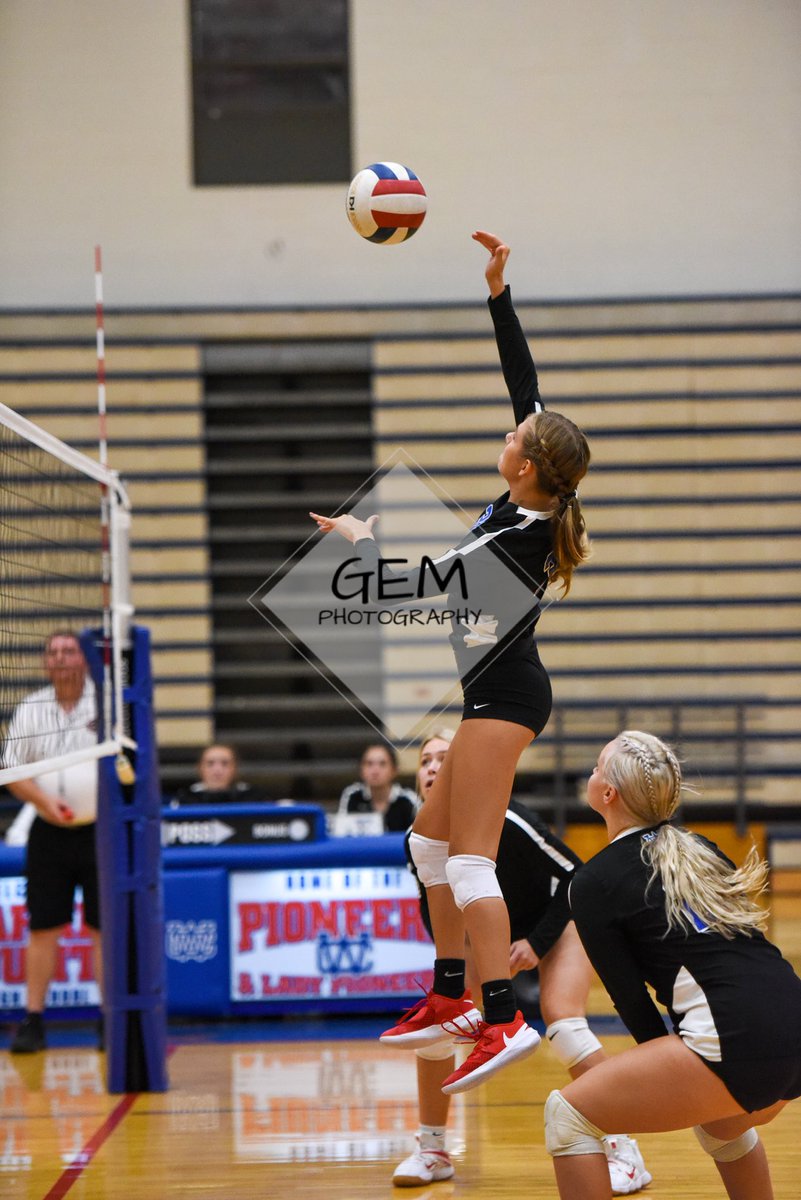 GregMeeks6's tweet image. Warren Co. vs. Grundy Co. Varsity Volleyball 8-17-21
Check out the entire album on our GEM Photography Facebook page.