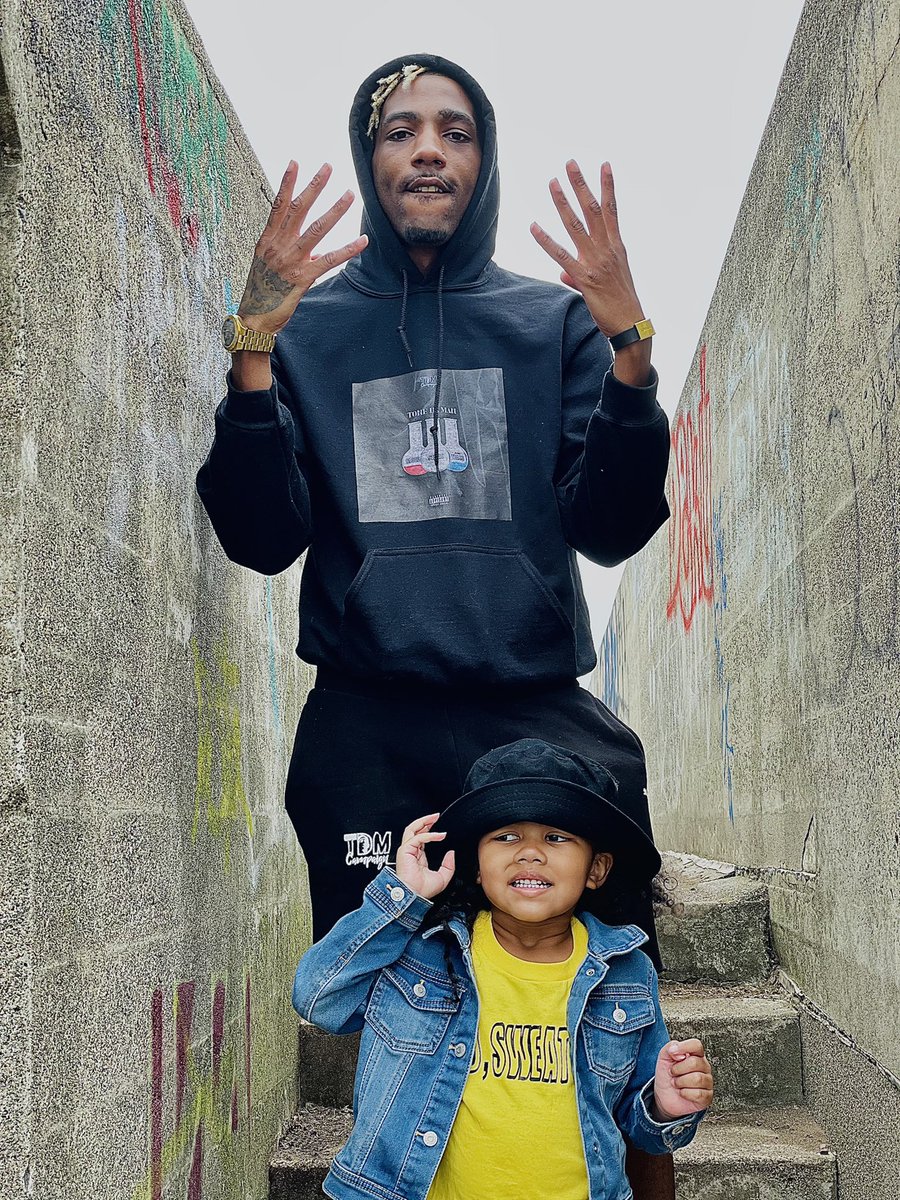 tone__daman's tweet photo. My baby said go stream #bloodsweatandtears OUT NOW EVERYWHERE! π₯π₯π₯°
https://t.co/HALsqvbbcb
#TDMCampaign #SETDATONE #TDM #Milwaukee #BlackDadsMatter https://t.co/2I7JoEuyA4