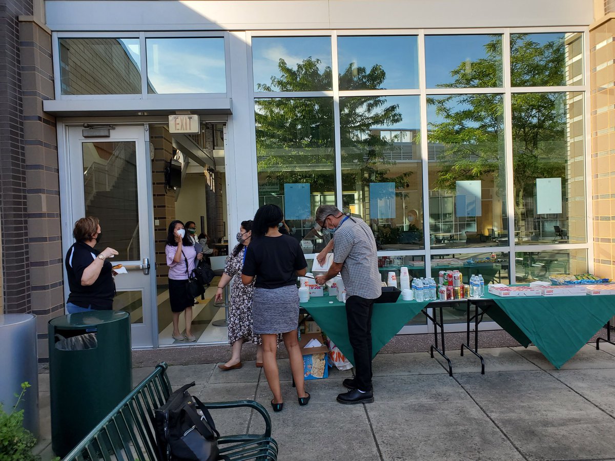 wakefieldptsa's tweet photo. Parents &amp; students - you are key to our welcoming Wakefield community! If you can lend a hand at open houses and welcome-back events, please see the PTSA/Booster listserv or PTSA Facebook page to sign up. #onemoreforwakefield ⁦@WHSHappenings⁩ https://t.co/h3OyFGDFy6