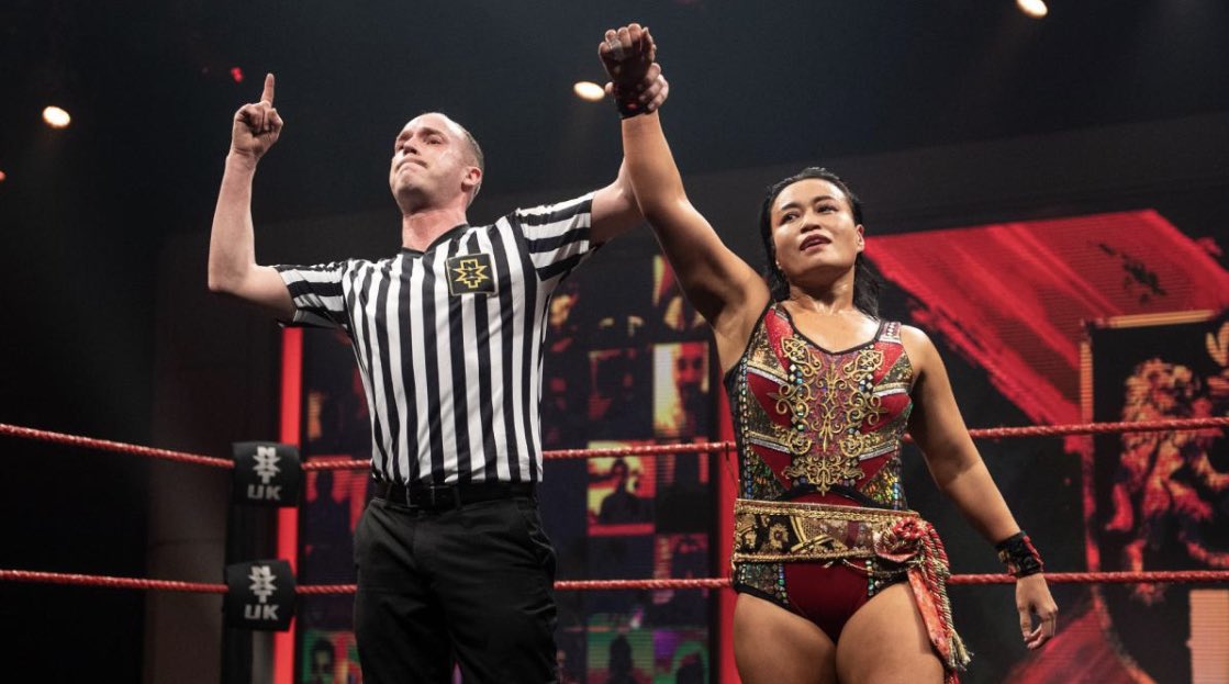 satomurameiko's tweet photo. 【金】✖︎【赤】

そして襟には【緑】を取り入れている。

色にも無限の種類があり、色・生地選びに余念なし。

#coror #色 https://t.co/wLhWR7899y