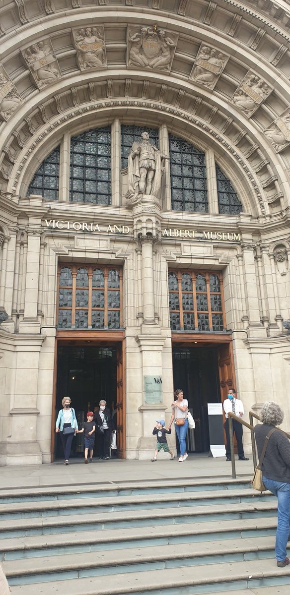 LPFKiddiesClub's tweet photo. Todays #AccessToArtLPF club visit was to @V_and_A to view the many collections of #sculptures #paintings &amp; to visit the theatre &amp; performance galleries to see the costumes from #lionking #wicked #beyounce #edwardscissorshand
&amp; more @ThamesmeadLDN #lpfkiddiesclub #artprojects #art https://t.co/M1e4otPFkY